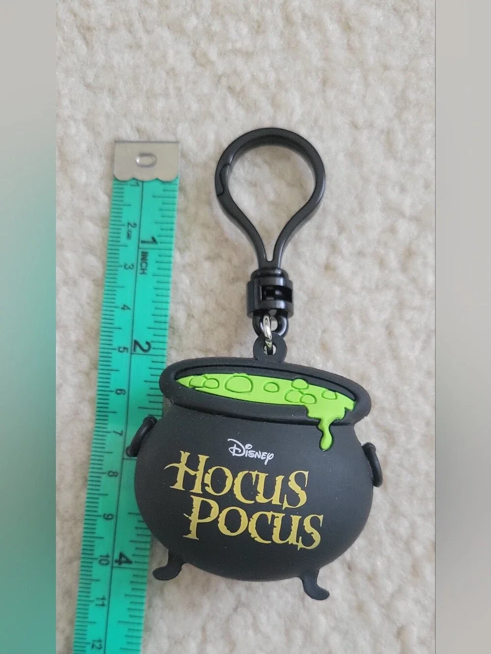 Disney Hocus Pocus Black & Green Cauldron Keychain